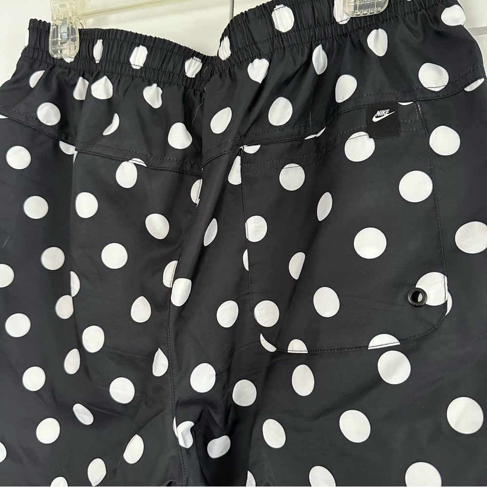 Like New! Men’s Nike Black and White Polka Dot Athletic Shorts - Picture 4 of 6